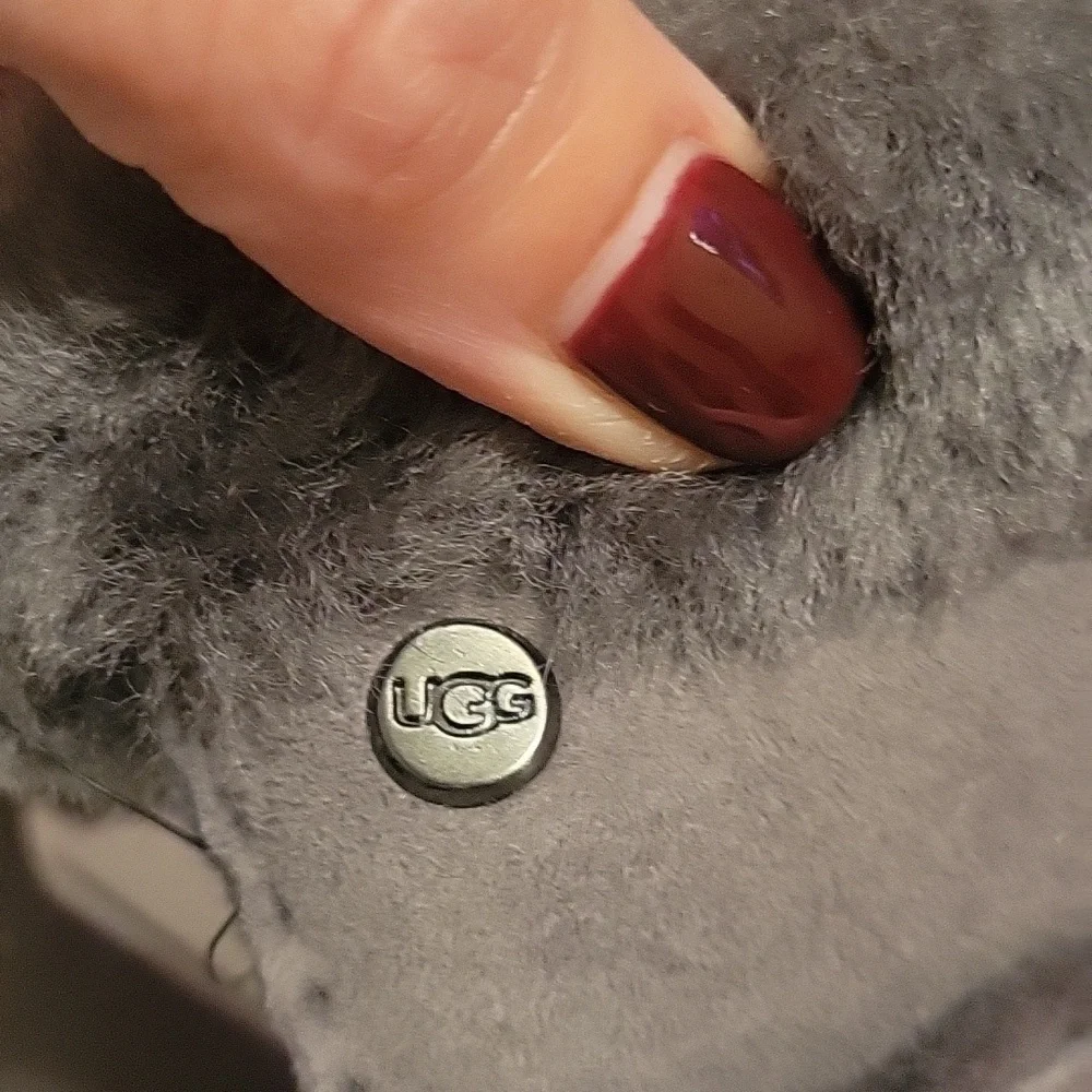 Ugg‎ Sherling Suede Tech Glove. NWT. Cold weather Outdoors Skiing Winter